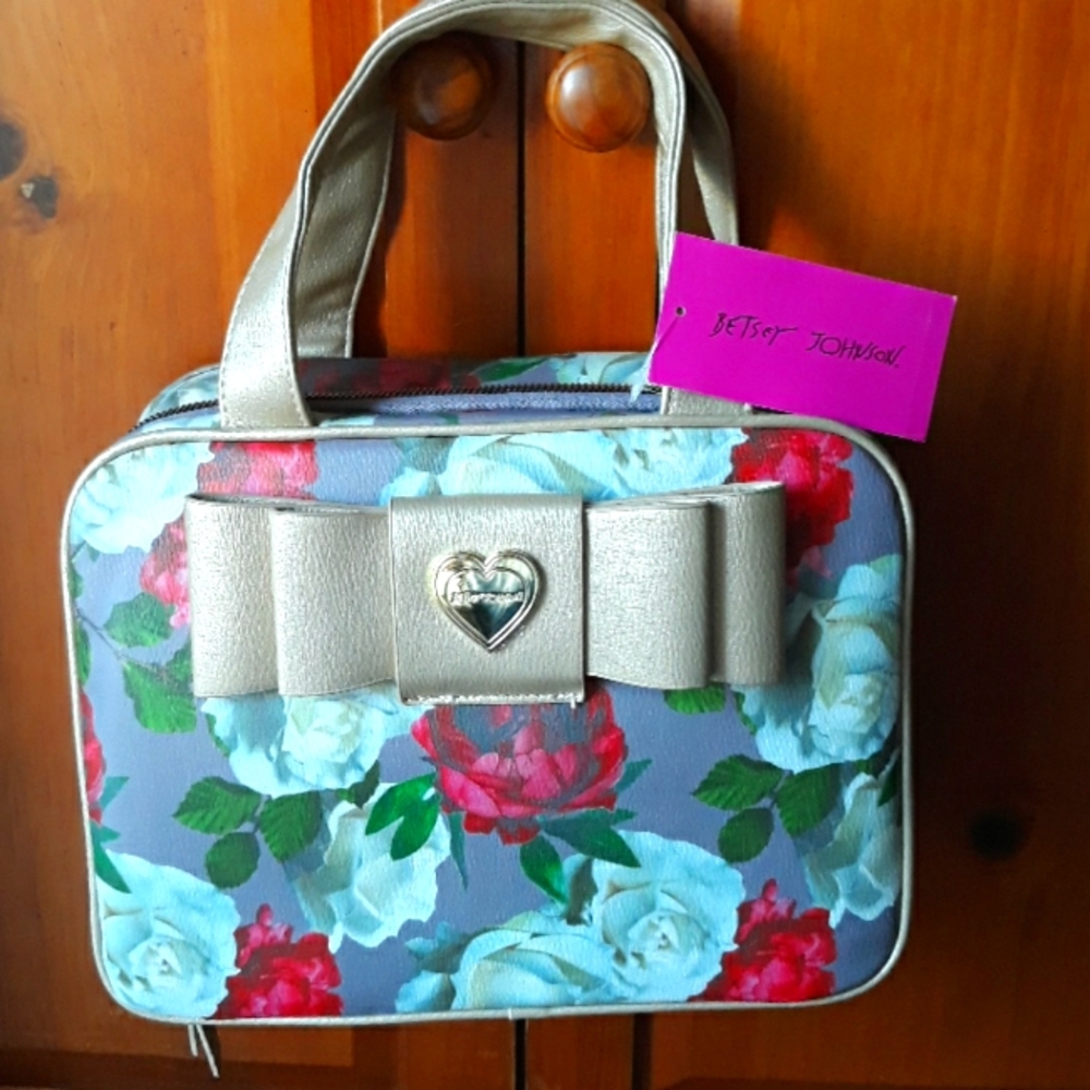 Cosmetic case
